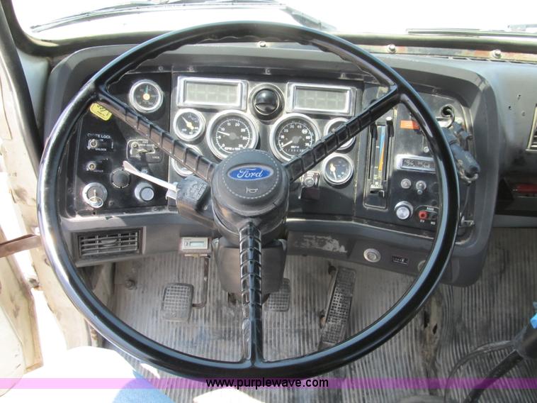 image for item B2710 1995 Ford LT8000 mixer truck