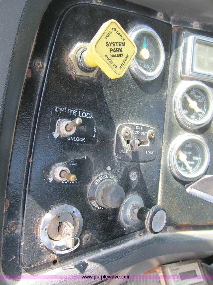 image for item B2710 1995 Ford LT8000 mixer truck