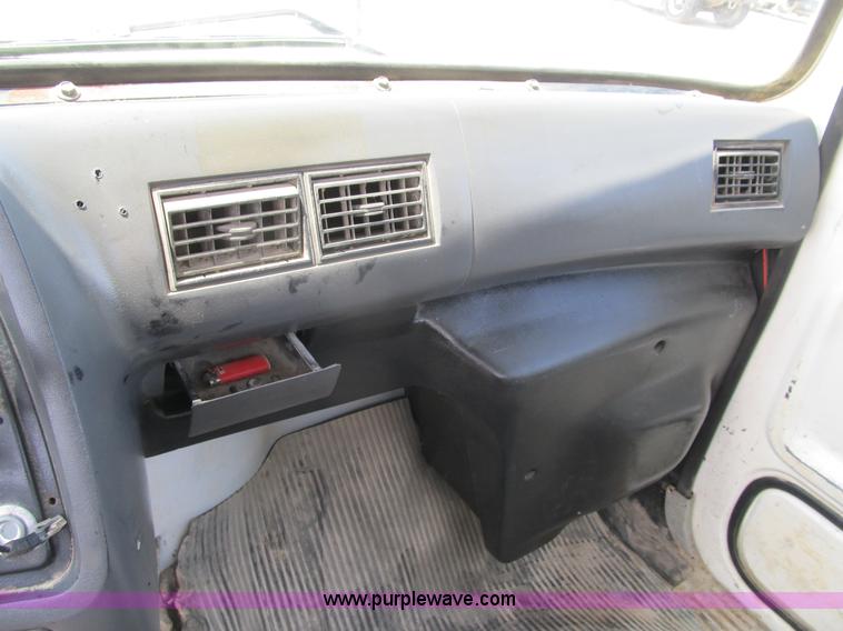 image for item B2710 1995 Ford LT8000 mixer truck