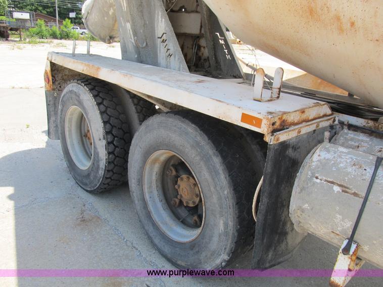 image for item B2710 1995 Ford LT8000 mixer truck