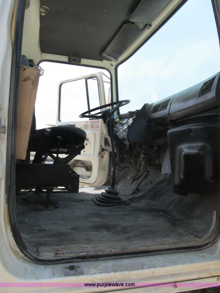 image for item B2710 1995 Ford LT8000 mixer truck