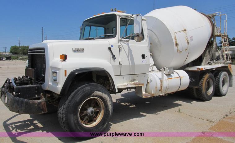 image for item B2711 1994 Ford LT8000 mixer truck