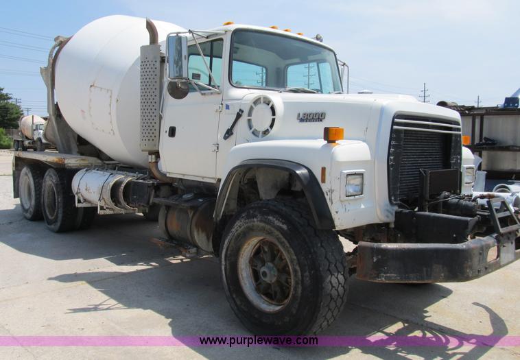 image for item B2711 1994 Ford LT8000 mixer truck