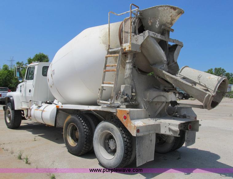 image for item B2711 1994 Ford LT8000 mixer truck