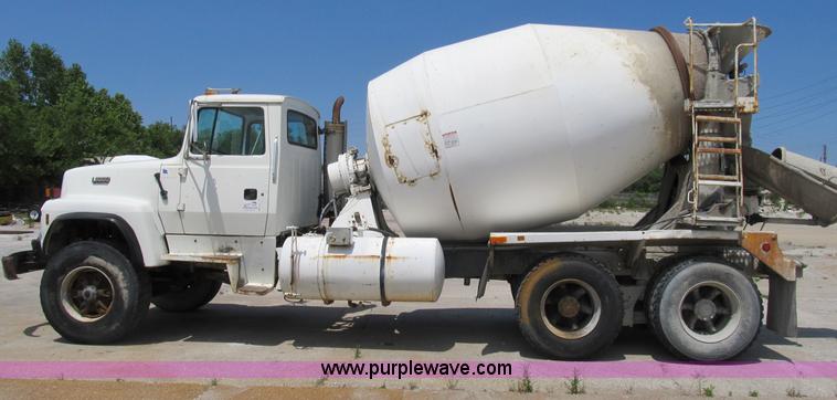 image for item B2711 1994 Ford LT8000 mixer truck