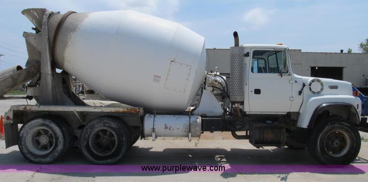 image for item B2711 1994 Ford LT8000 mixer truck