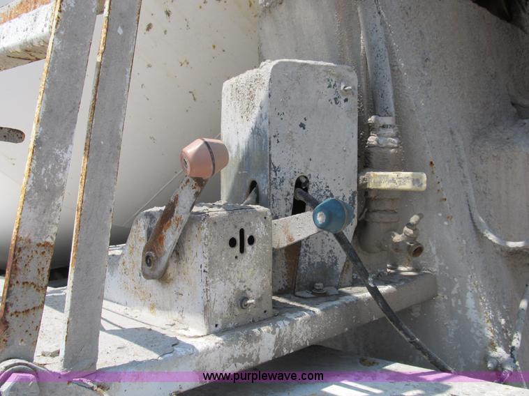 image for item B2711 1994 Ford LT8000 mixer truck