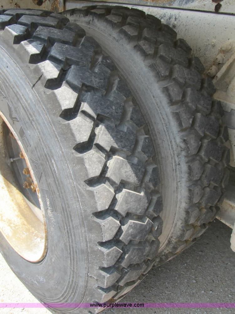 image for item B2711 1994 Ford LT8000 mixer truck