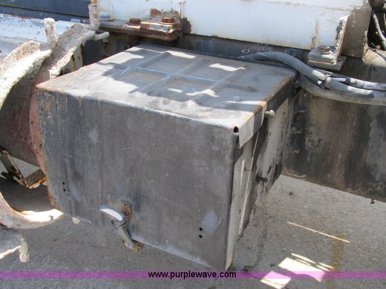 image for item B2711 1994 Ford LT8000 mixer truck