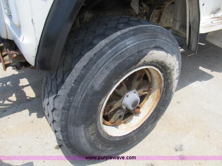 image for item B2711 1994 Ford LT8000 mixer truck