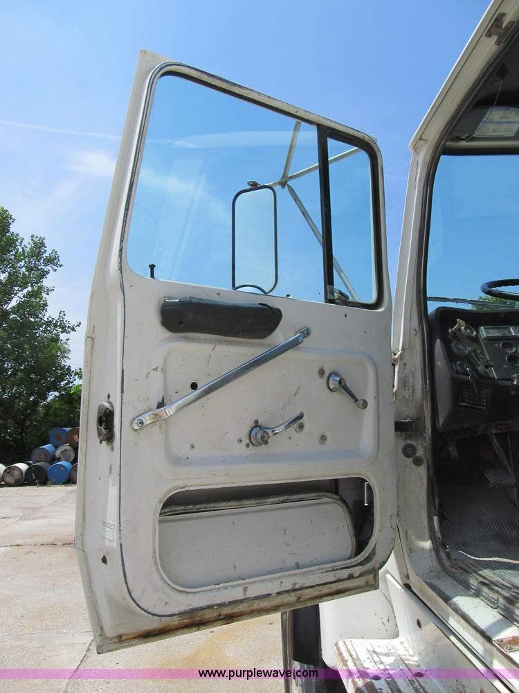 image for item B2711 1994 Ford LT8000 mixer truck