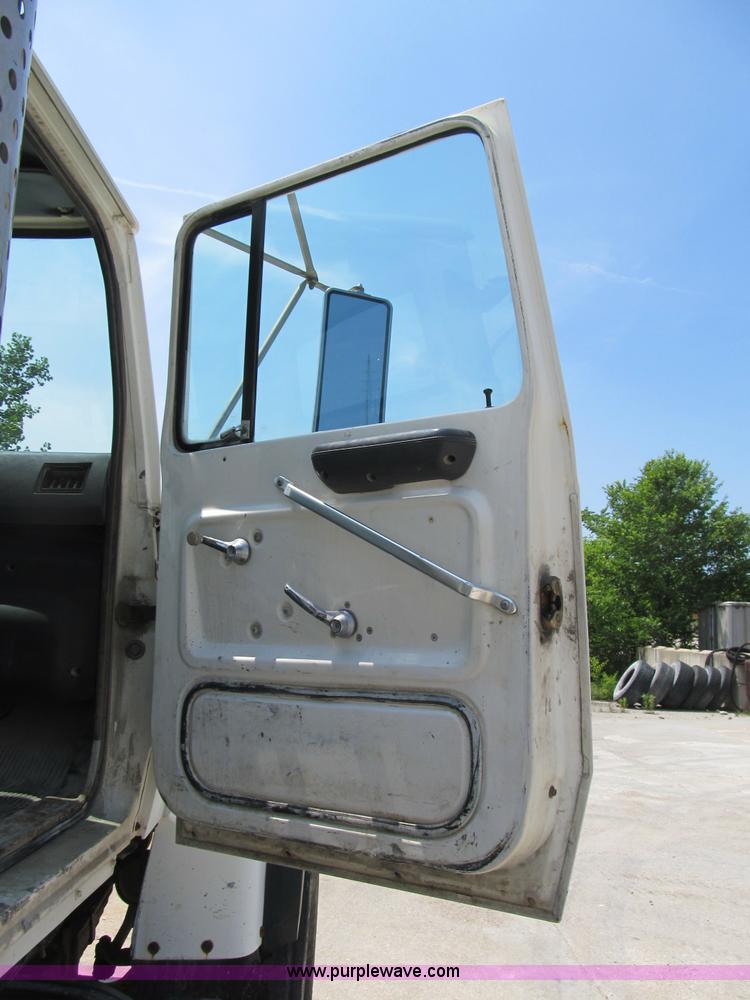 image for item B2711 1994 Ford LT8000 mixer truck