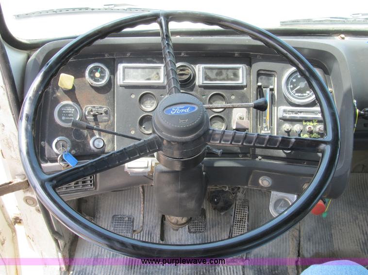 image for item B2711 1994 Ford LT8000 mixer truck