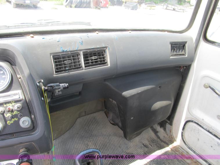 image for item B2711 1994 Ford LT8000 mixer truck