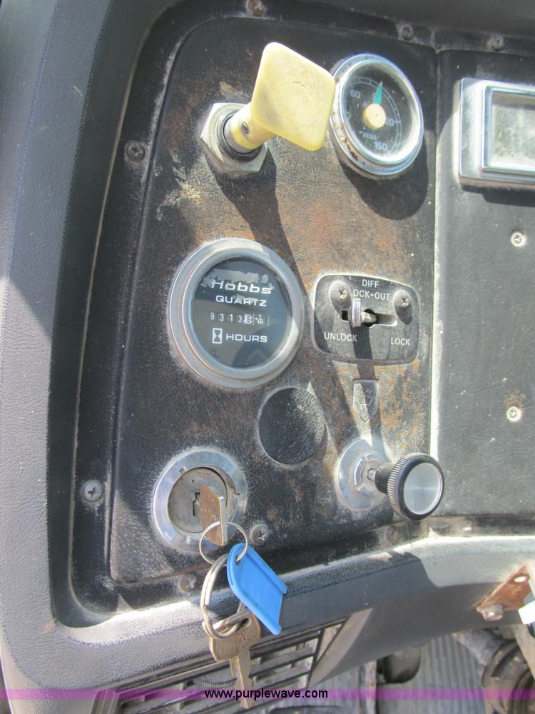 image for item B2711 1994 Ford LT8000 mixer truck