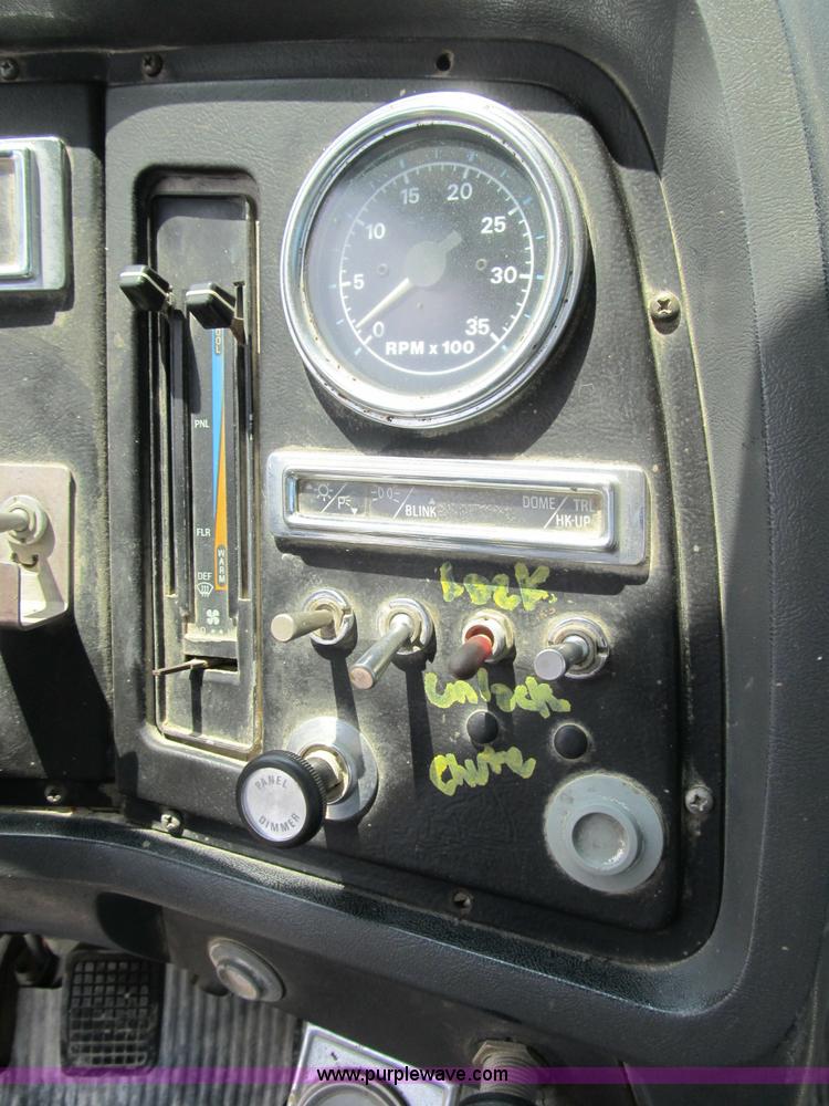 image for item B2711 1994 Ford LT8000 mixer truck