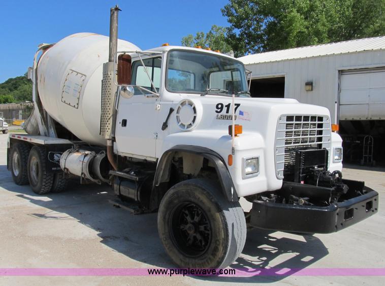 image for item B2714 1995 Ford LT8000 mixer truck