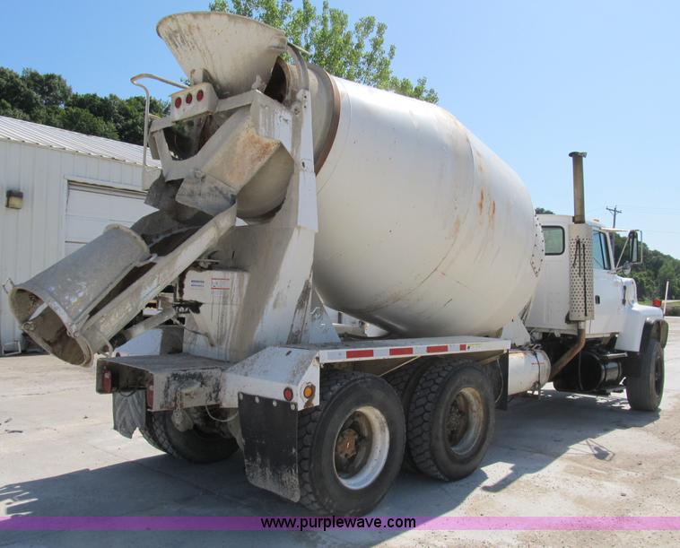 image for item B2714 1995 Ford LT8000 mixer truck