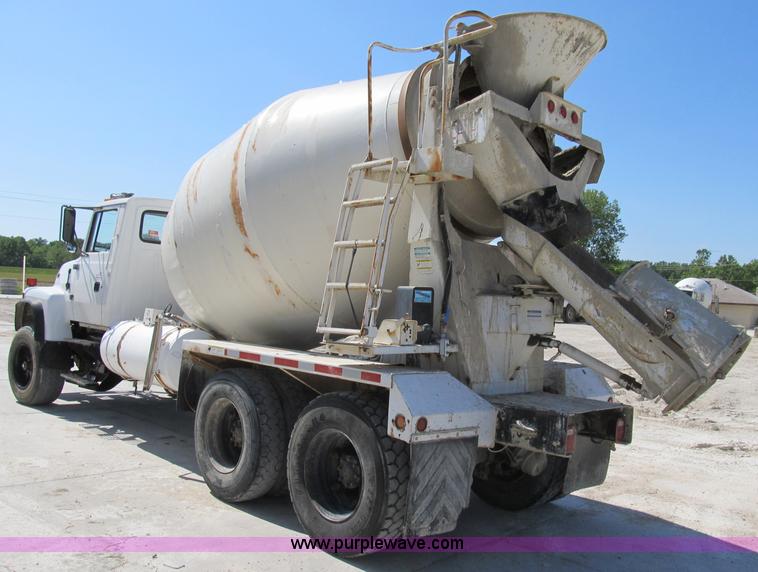 image for item B2714 1995 Ford LT8000 mixer truck