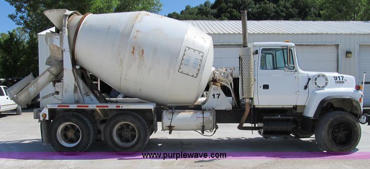 image for item B2714 1995 Ford LT8000 mixer truck