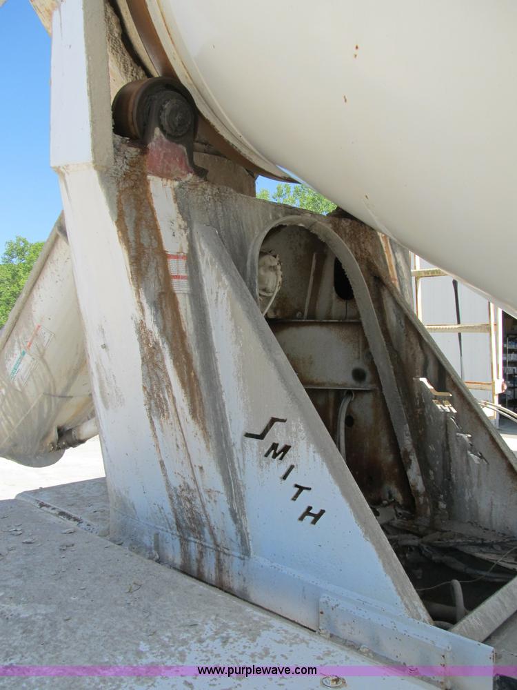 image for item B2714 1995 Ford LT8000 mixer truck