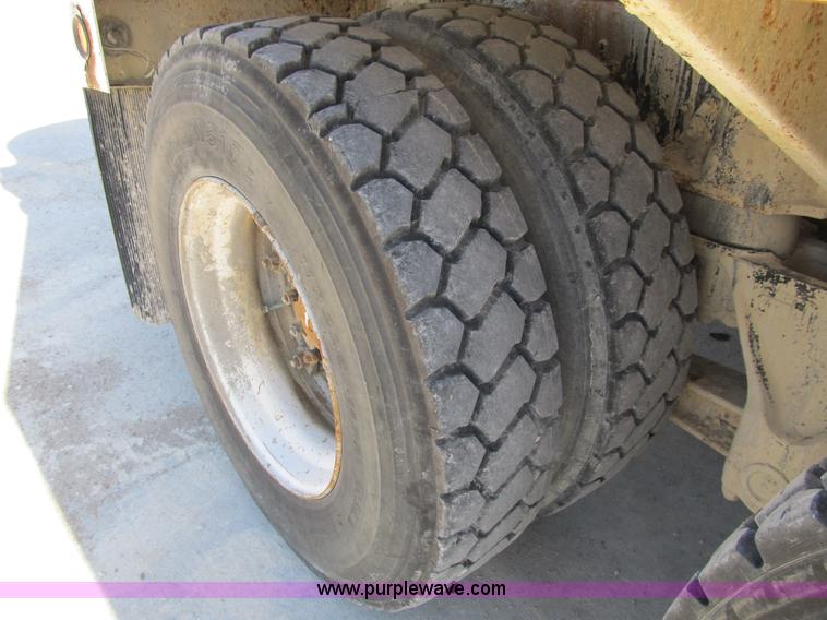 image for item B2714 1995 Ford LT8000 mixer truck