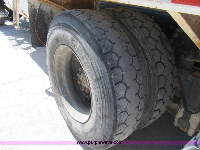 image for item B2714 1995 Ford LT8000 mixer truck