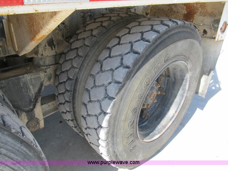 image for item B2714 1995 Ford LT8000 mixer truck