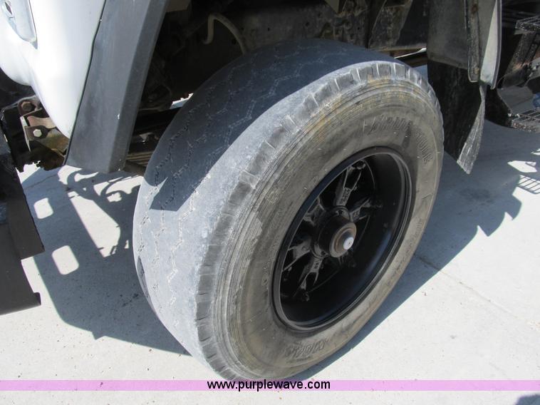 image for item B2714 1995 Ford LT8000 mixer truck