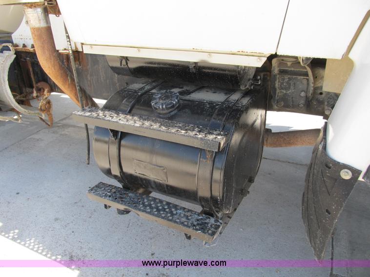 image for item B2714 1995 Ford LT8000 mixer truck