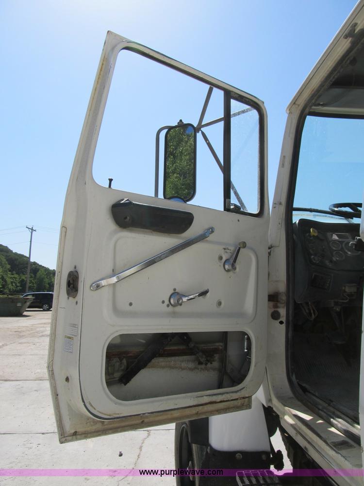 image for item B2714 1995 Ford LT8000 mixer truck