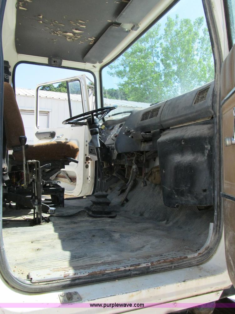 image for item B2714 1995 Ford LT8000 mixer truck