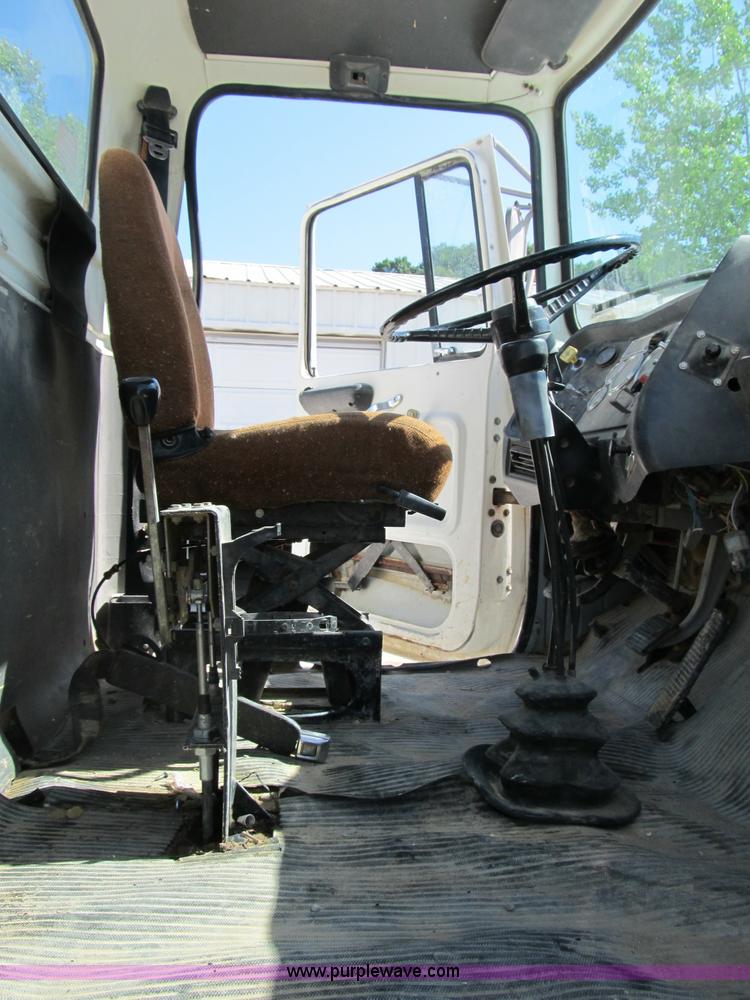 image for item B2714 1995 Ford LT8000 mixer truck