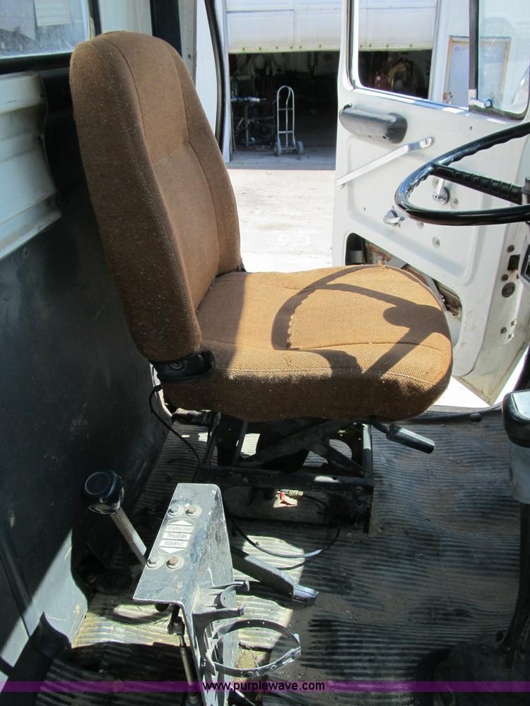 image for item B2714 1995 Ford LT8000 mixer truck