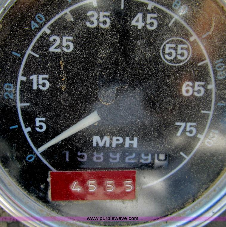 image for item B2714 1995 Ford LT8000 mixer truck