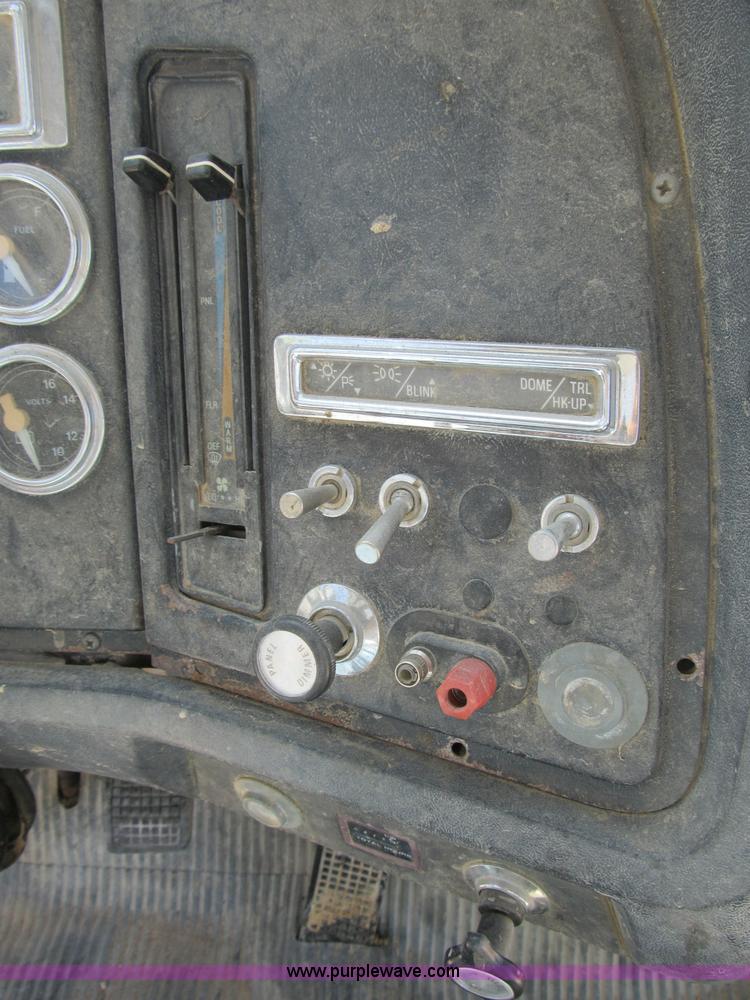 image for item B2714 1995 Ford LT8000 mixer truck