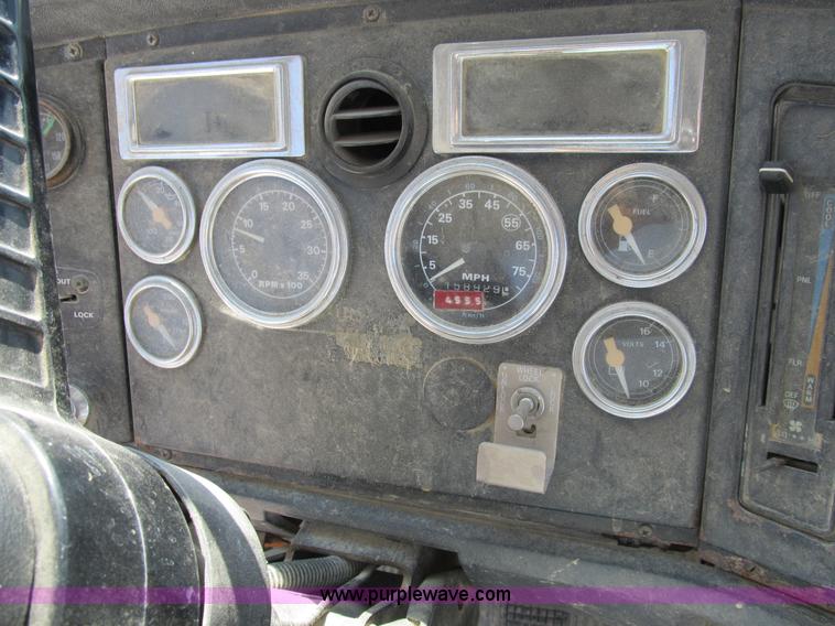 image for item B2714 1995 Ford LT8000 mixer truck