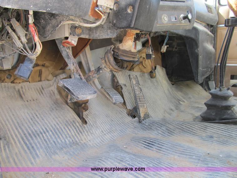image for item B2714 1995 Ford LT8000 mixer truck