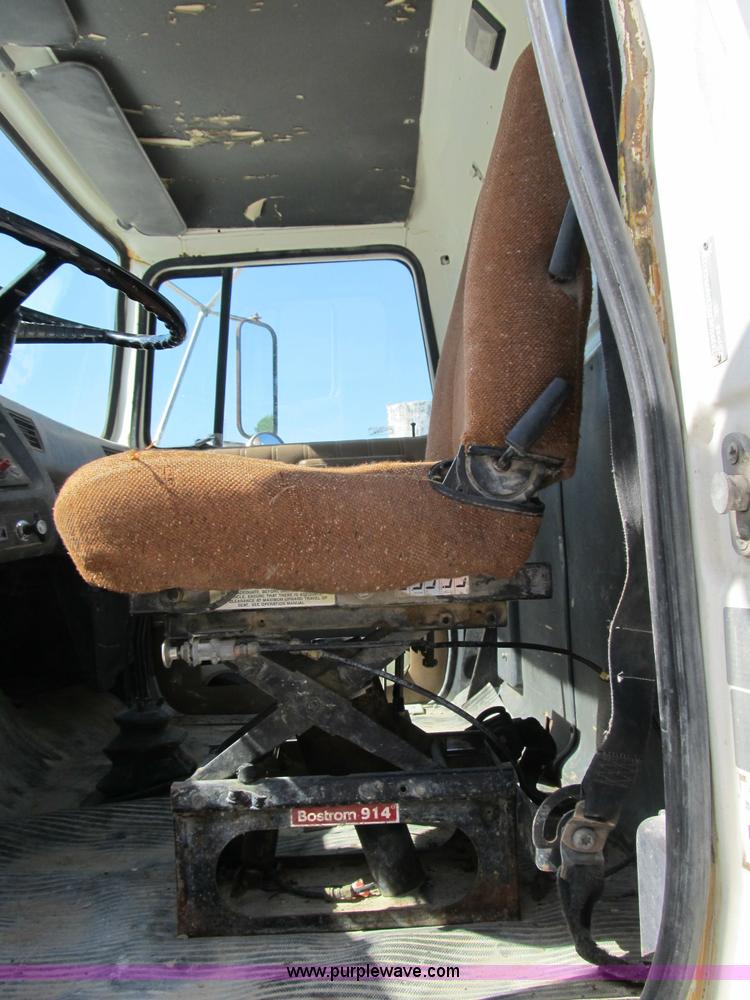 image for item B2714 1995 Ford LT8000 mixer truck