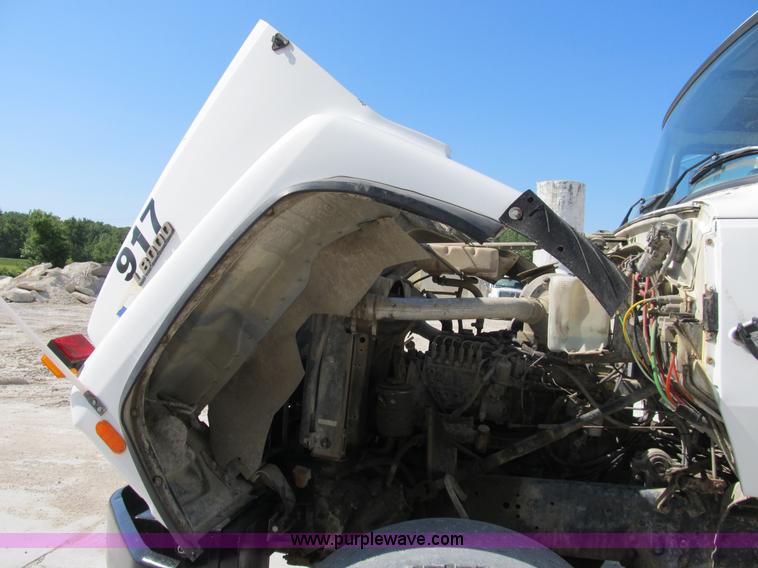 image for item B2714 1995 Ford LT8000 mixer truck