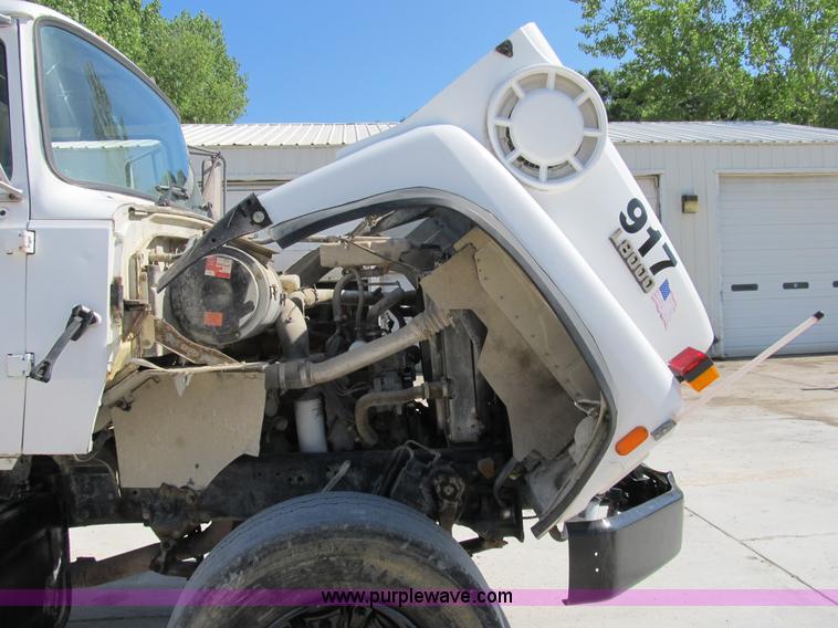 image for item B2714 1995 Ford LT8000 mixer truck