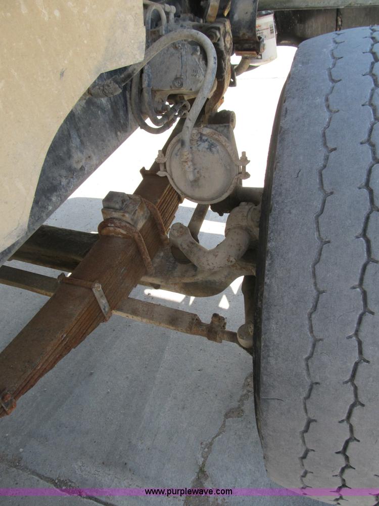 image for item B2714 1995 Ford LT8000 mixer truck