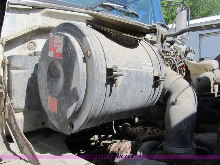 image for item B2714 1995 Ford LT8000 mixer truck