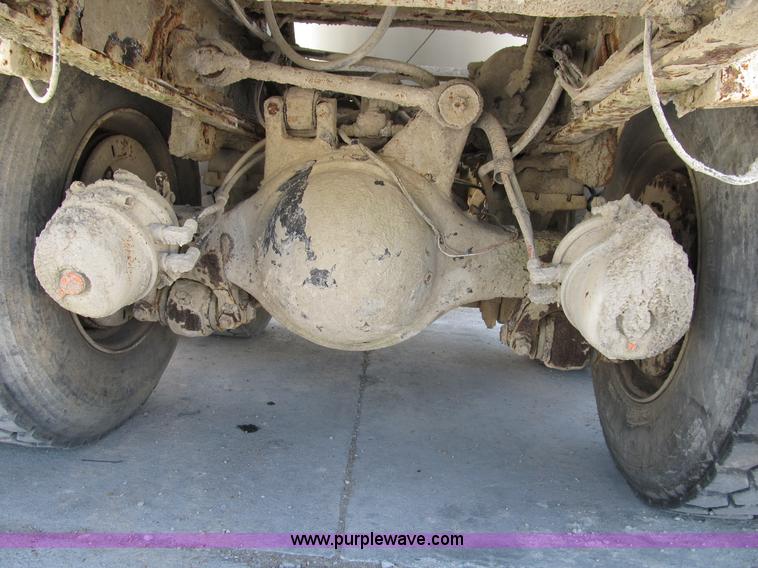 image for item B2714 1995 Ford LT8000 mixer truck