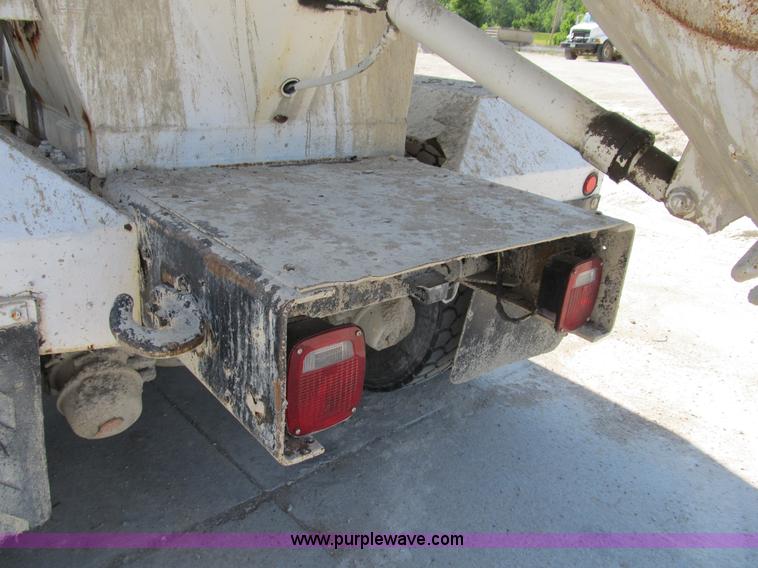 image for item B2714 1995 Ford LT8000 mixer truck