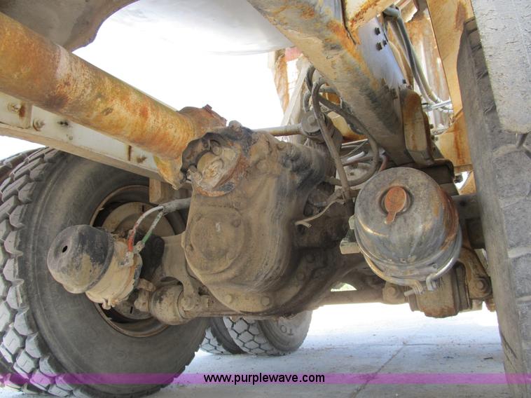 image for item B2714 1995 Ford LT8000 mixer truck