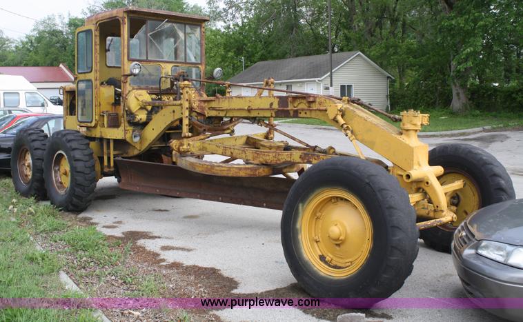 image for item B6608 1950 Caterpillar 112 motor grader