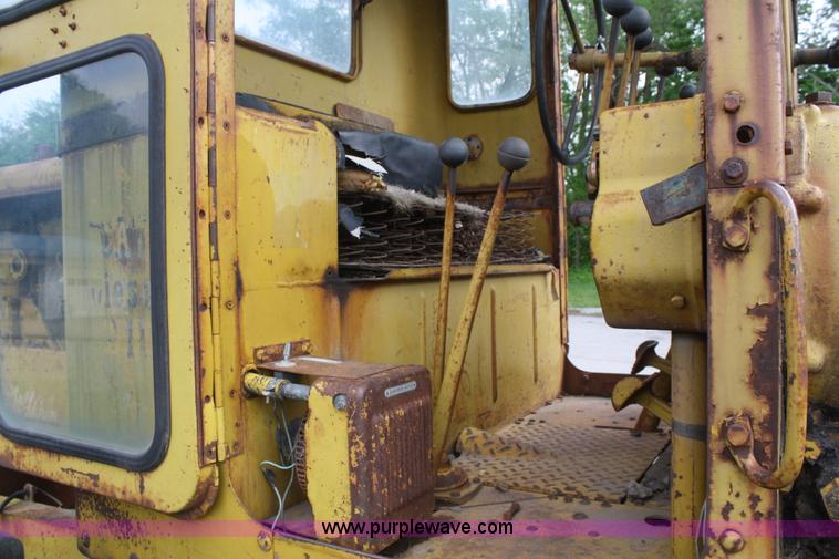 image for item B6608 1950 Caterpillar 112 motor grader