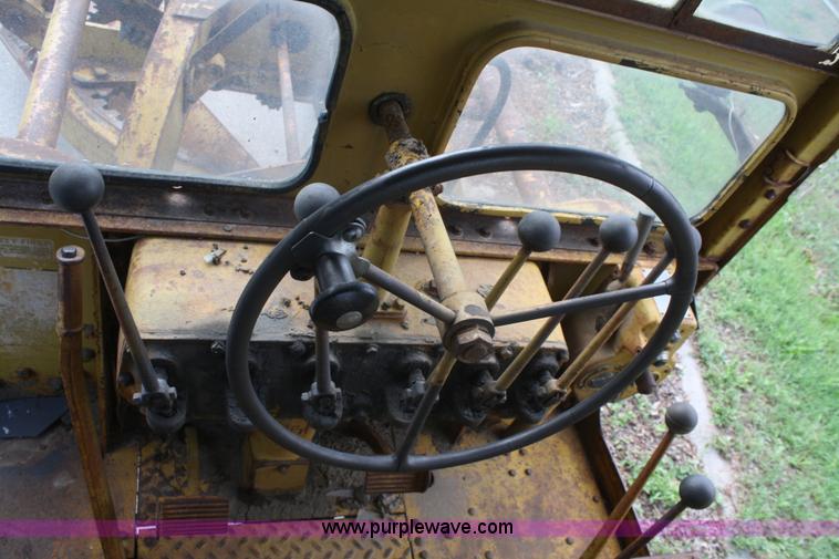 image for item B6608 1950 Caterpillar 112 motor grader