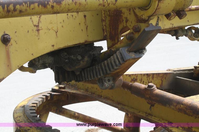 image for item B6608 1950 Caterpillar 112 motor grader